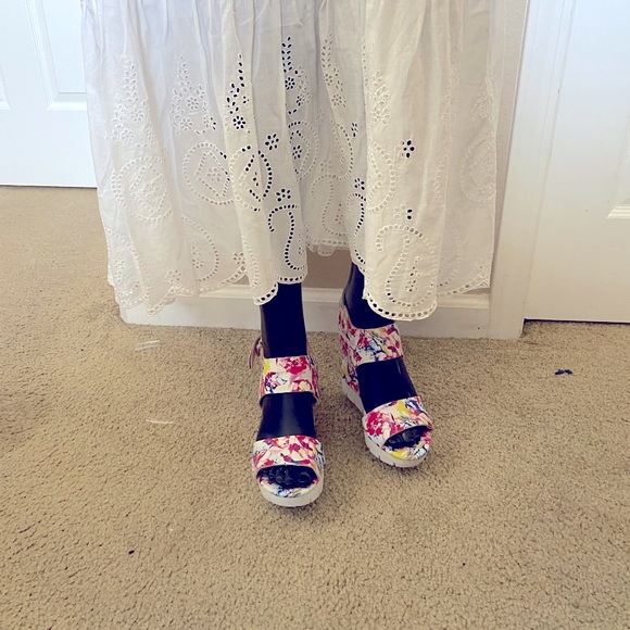 Perfect for Easter/mother’s day/and summer white long maci dress, sleeveless - Picture 6 of 16